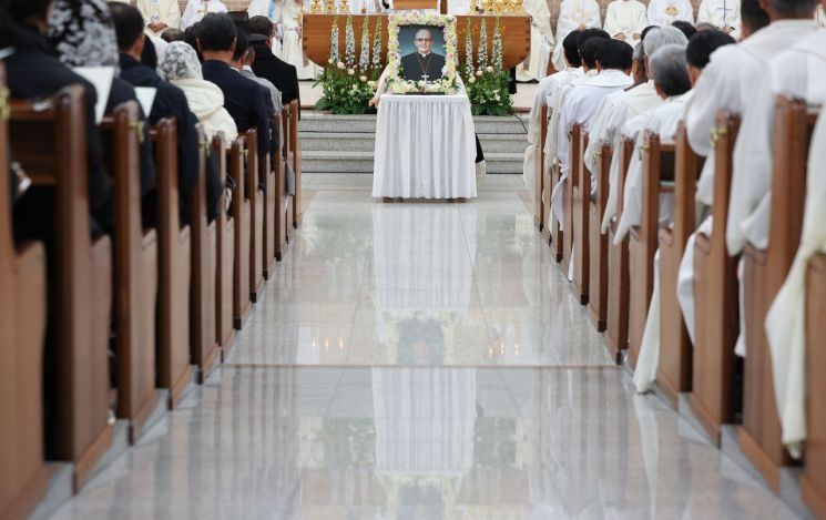 "정말 감사합니다"…두봉 레나도 주교, 마지막 순간까지 빛났다