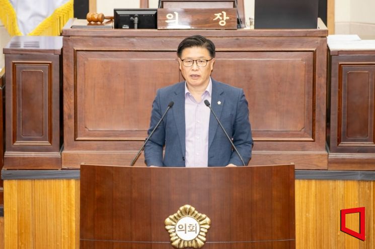 5분 자유발언을 하고 있는 김낙관 구민의힘 구미시의원.
