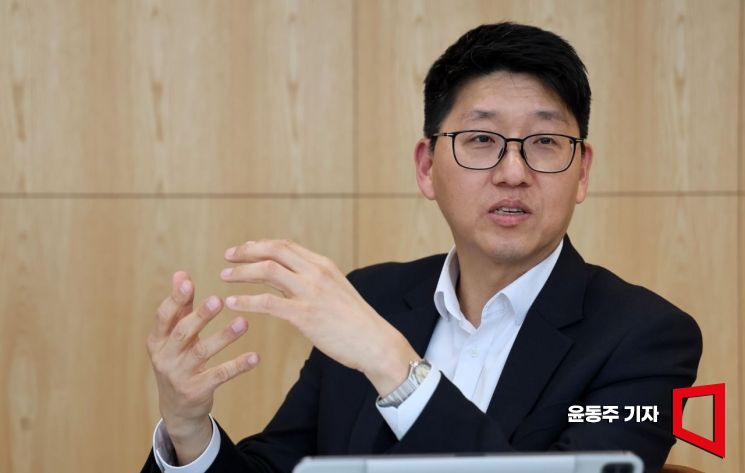 김성진 한국앤컴퍼니 전무가 아시아경제와 인터뷰를 하고 있다. 윤동주 기자
