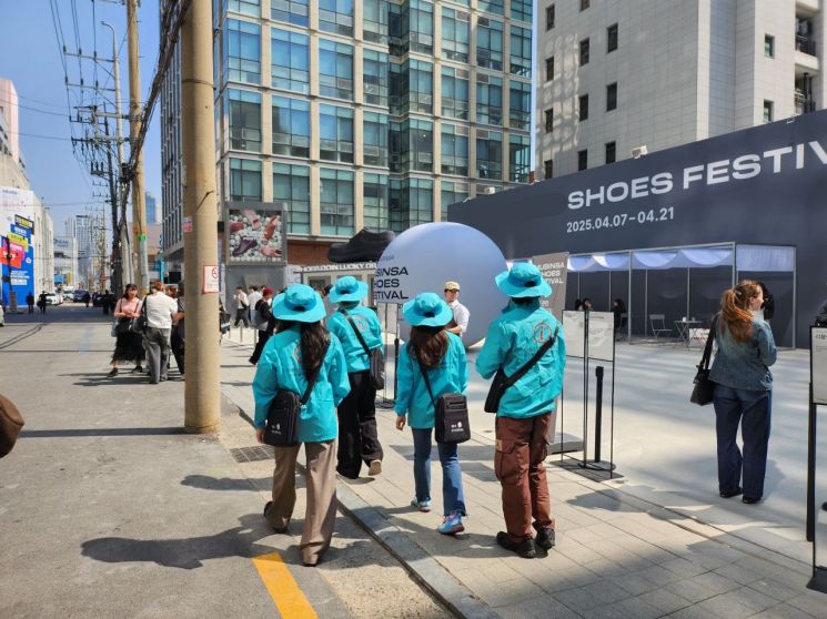 성동구'성수동 움직이는 관광안내소'운영…골목 구석구석 안내