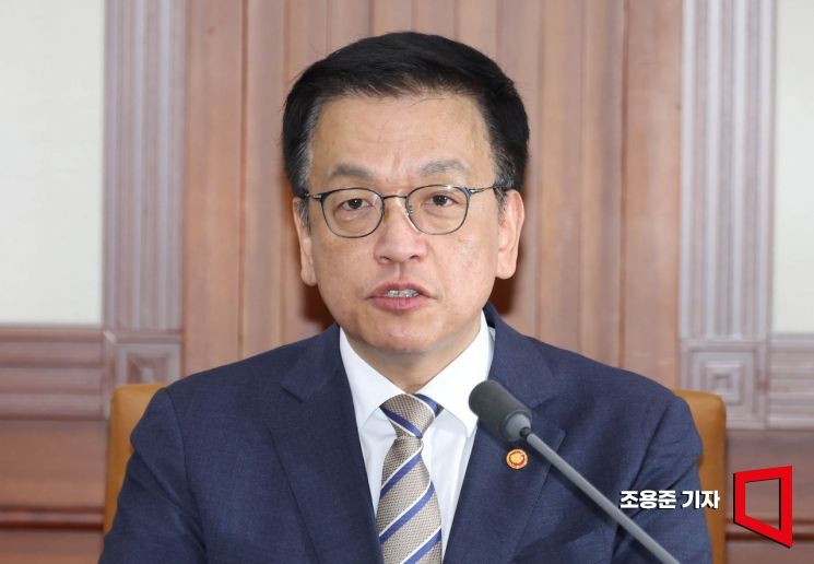 [포토] 미 관세부과 조치 대응방안 발언하는 최상목 부총리