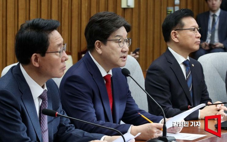 [포토] 권성동 "신축아파트 분양가 적극 인하…대선공약으로 추진"