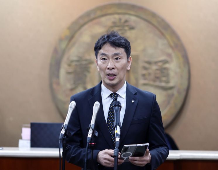 글로벌 투자자 만난 이복현 "韓자본시장, 탄핵 불안에도 안정 되찾아"