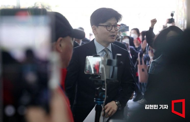 [포토] 소통관 들어서는 한동훈