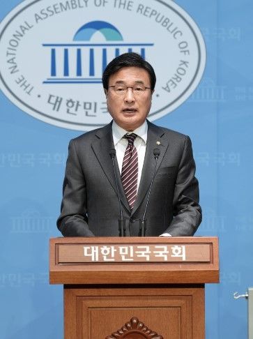 홍준표 후보 지지선언을 하는 김대식 의원.