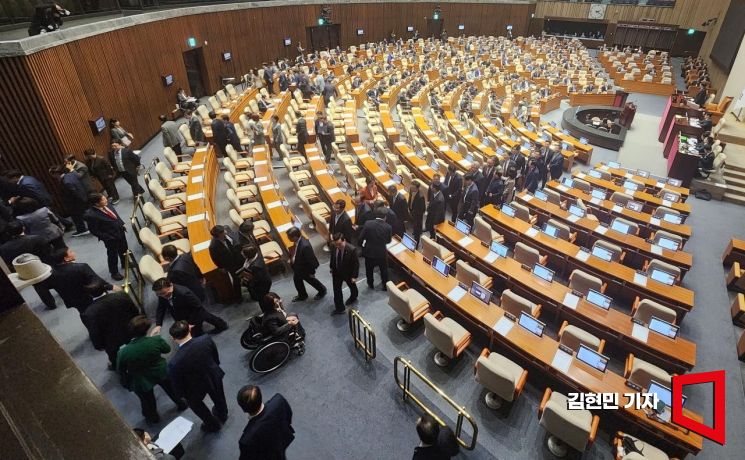 [포토] 이완규·함상훈 철회결의안, 민주 주도 처리‥국힘은 반발 퇴장