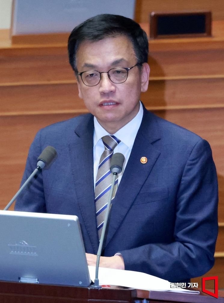 [포토] 내수 경제 상황 설명하는 최상목 부총리