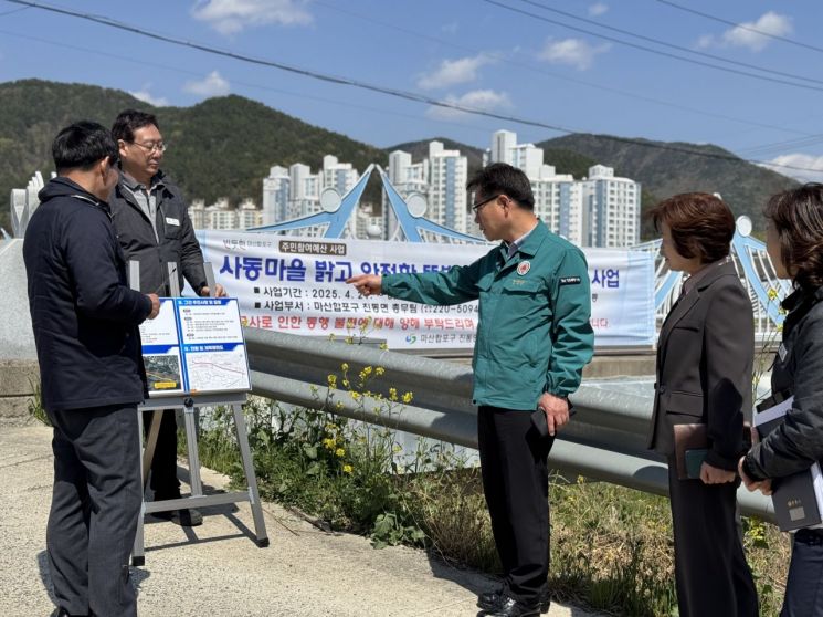 창원특례시 합포구, 진동면 사동마을 '뚝방 플라워로드' 본격 착공