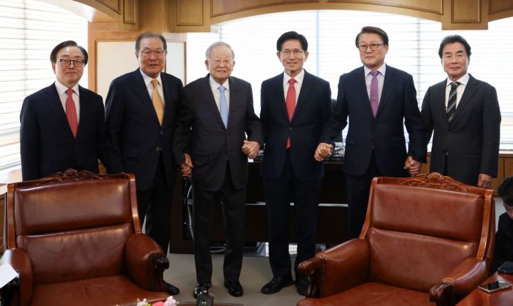 김문수, 재계 찾아 "기업하기 좋은 나라 돼야…일률적 규제 안돼"