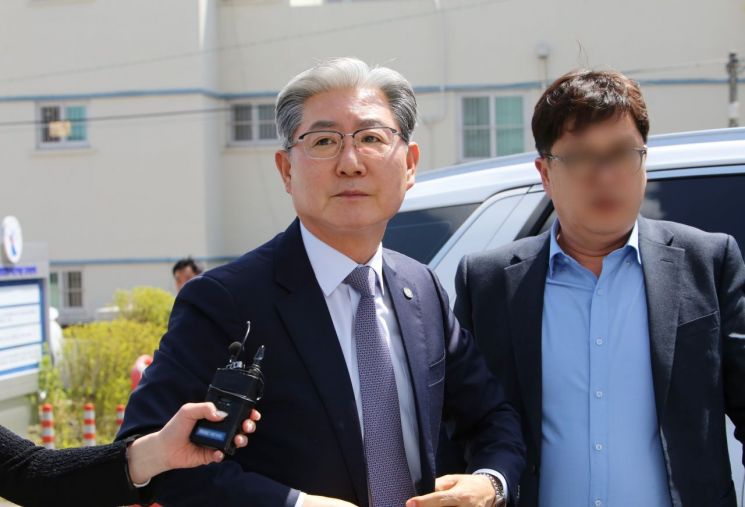 오태완 의령군수 "군민들께 죄송" … 강제추행 피해자 무고, 1심서 집유(종합)