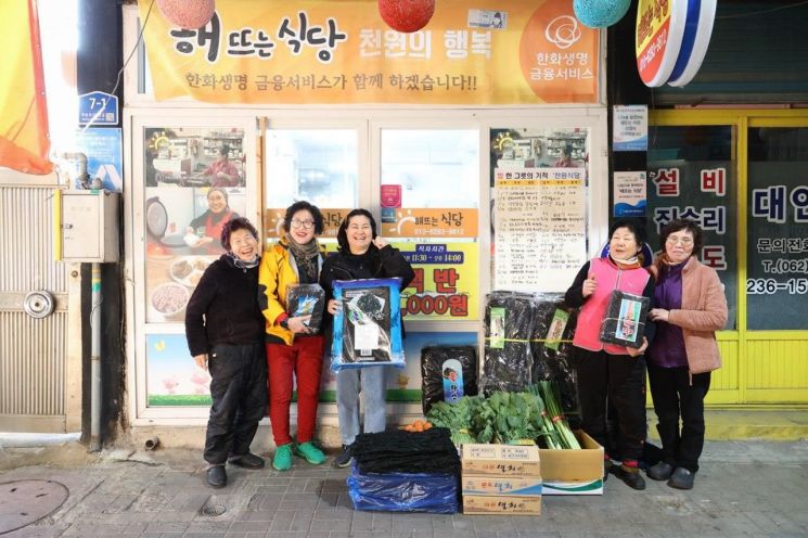韓대행, 광주 '1000원 식당'에 격려금·손편지 전달 