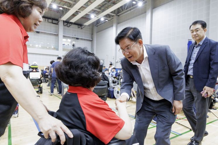 박강수 마포구청장 남다른 장애인 사랑...생활 안심 보험 첫 시행