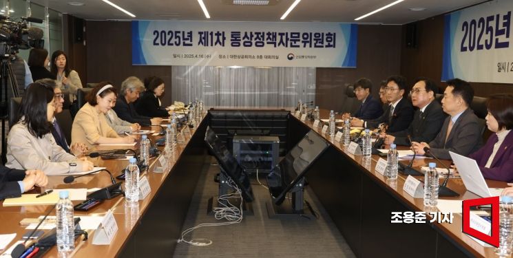 [포토] 미 관세 관련 발언하는 정인교 통상본부장