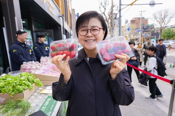 '지역경제+도시농업'…강북구, '스마트팜 센터' 문 열어