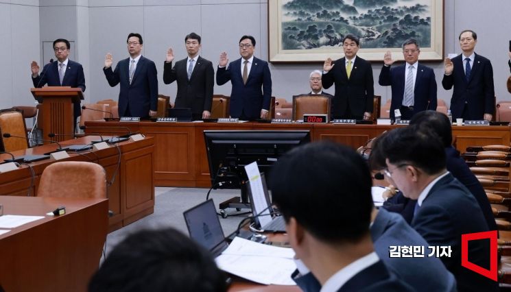[포토] '최상목 탄핵소추사건 조사'청문회 선서하는 증인들