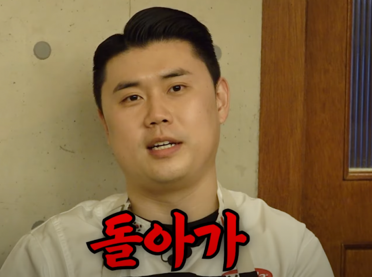 지난 13일 유튜브 채널 '미미미누' 직업탐구 콘텐츠에 출연한 권 셰프는 "원래 요리사들이 박봉으로 유명한데, 양식 파인다이닝 요리사가 모든 요리사 중에 수입이 가장 적다"며 "6~7년 전 기준이긴 하지만, 그때 월급이 약 150만원 정도였다"고 말해 놀라움을 자아냈다.