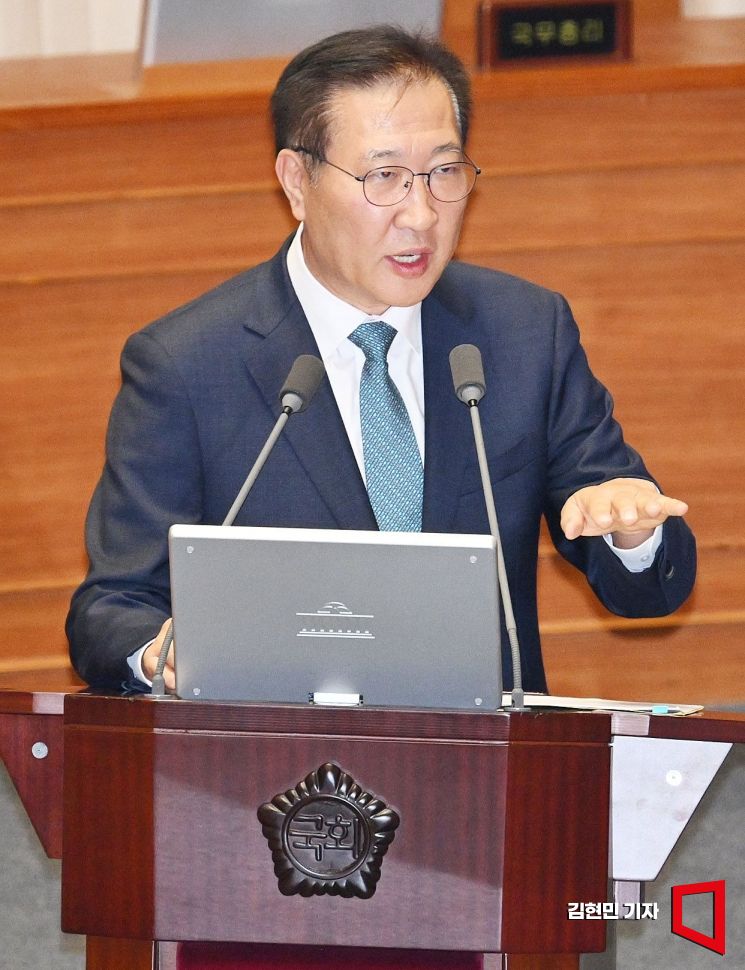 박성재 법무부 장관이 16일 교육·사회·문화 분야 대정부질문이 진행된 국회 본회의에 출석해 백혜련 더불어민주당 의원의 질의에 답하고 있다. 2025.04.16 김현민 기자