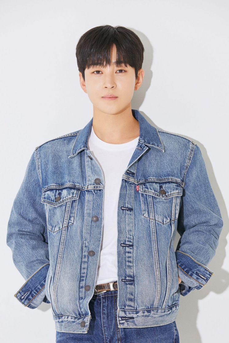 가수 딘딘, 신곡 '낮, 술' 18일 발표