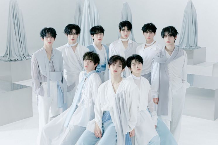 제로베이스원, 美 빌보드 28위로 첫 진입