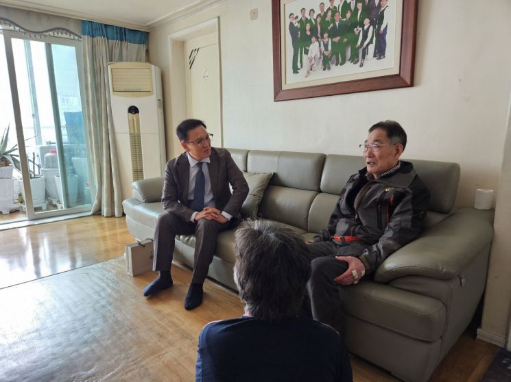 광주보훈청, 제65주년 4·19 맞아 국가유공자 위문