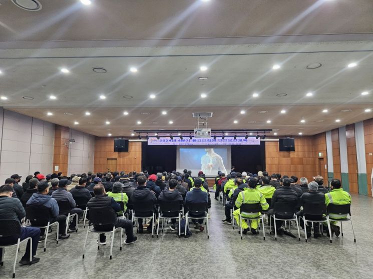 청소는 가뿐하게, 근육은 단단하게... 금천구 환경미화원 대상 건강 강의