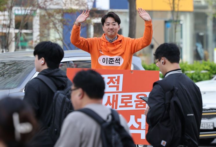 이준석, 공수처 검사 늘리자는 이재명에 "의대 낙수효과론과 비슷"