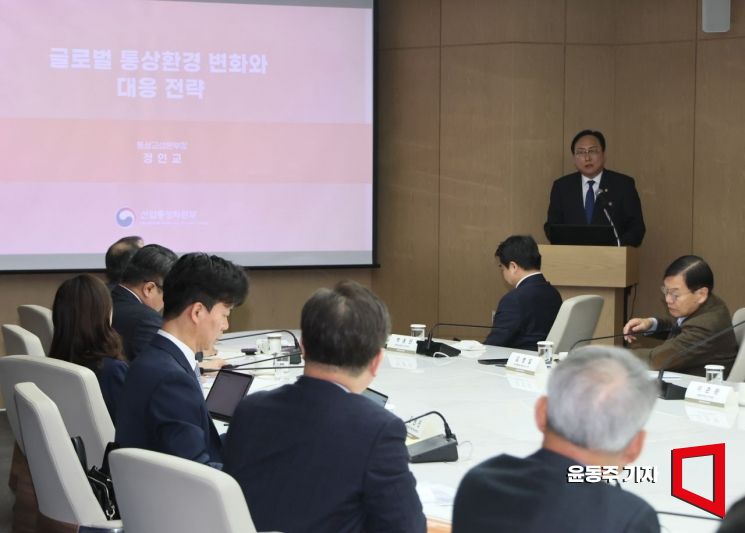 [포토] '국제통상대응전략' 강연하는 정인교 통상본부장