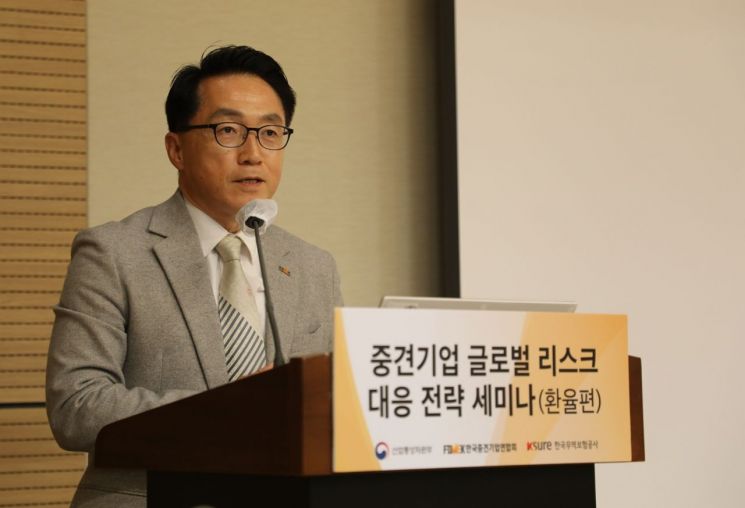 트럼프 관세 정책 타격 중견기업계 "맞춤형 대응 전략 모색해야"