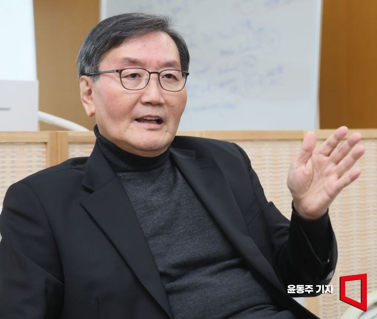 전광우 세계경제연구원 이사장이 아시아경제와 인터뷰를 하고 있다. 윤동주 기자