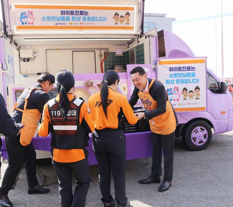 하이트진로, 전국 소방관 위한 '감사의 간식차' 올해도 달린다