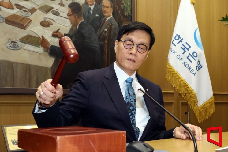 미국은 금리동결, 한국은?…시장은 "5월 인하 여전히 유력"