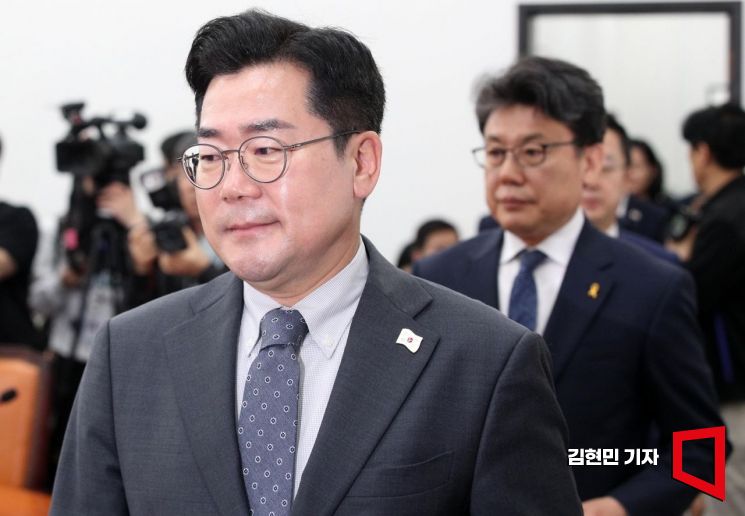 [포토] 박찬대 "한덕수, '헌법재판관 지명' 위헌 행위에 석고대죄해야"