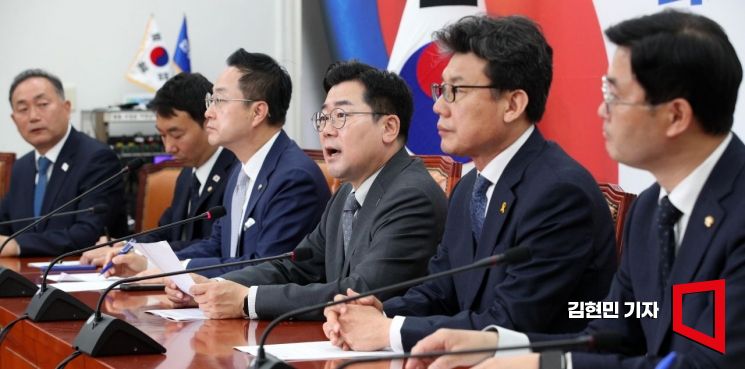 박찬대 더불어민주당 원내대표가 17일 국회에서 열린 정책조정회의에서 발언하고 있다. 2025.4.17 김현민 기자