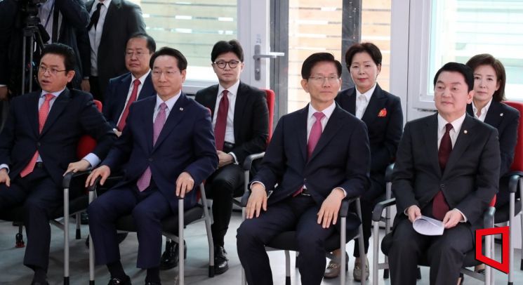 꺼지지 않은 한덕수 대망론에 …'경선 돌입' 국힘 주자 복잡한 셈법