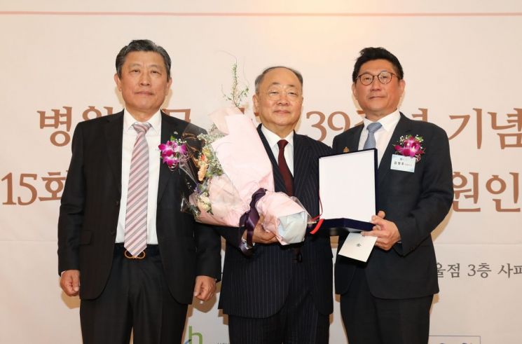 의정부을지대병원 김암 석좌교수, 종근당 존경받는 병원인상 수상