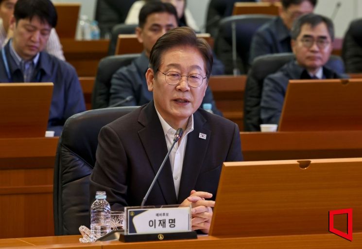 더불어민주당 대선 예비후보인 이재명 전 대표가 17일 대전 유성구 국방과학연구소(ADD)에서 열린 현장간담회에서 발언하고 있다. 국회사진기자단