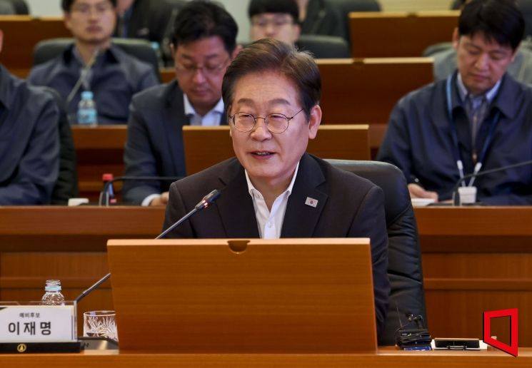 이재명 전 더불어민주당 대표가 17일 대전 유성구 국방과학연구소(ADD)에서 열린 현장간담회에서 발언하고 있다. 국회사진기자단