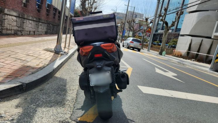 무등록 오토바이에 주운 번호판 달고 배달 다닌 20대 입건