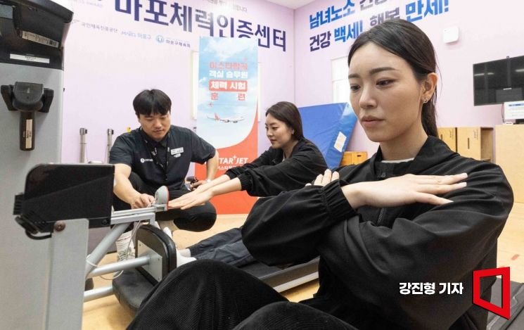 [포토] 이스타항공, '객실 승무원 체력 시험 훈련'