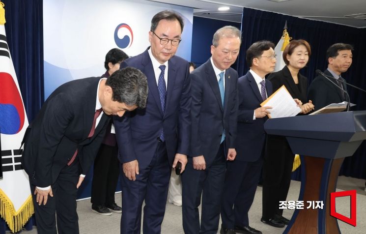 '증원 0명'…카드 다 쓴 교육부 "의대생 돌아올 일만 남았다"