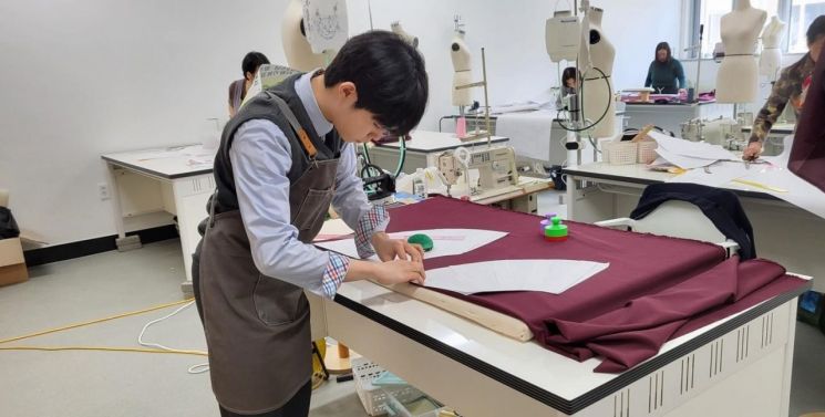 전남고 곽승우 군, 인문계 유일 금메달…의상디자인 1위