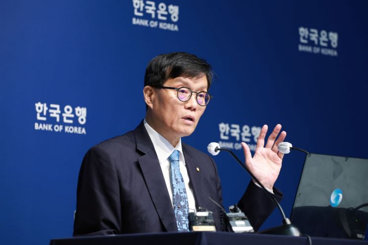 "5월 경제전망 확인부터" 이창용 총재 기자회견 발언 함의는[BOK포커스]