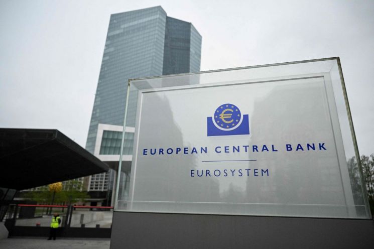 ECB, 트럼프 관세충격에 6연속 금리인하…예금금리 2.5→2.25%