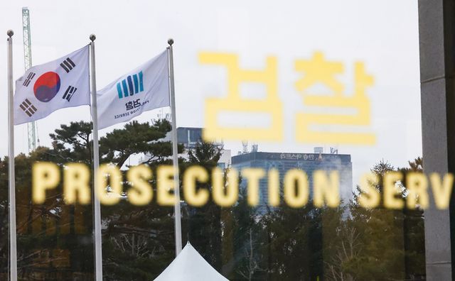 [단독]의사에게 준 뒷돈, 카드 영수증 위조해 직원 복지비로 처리했다