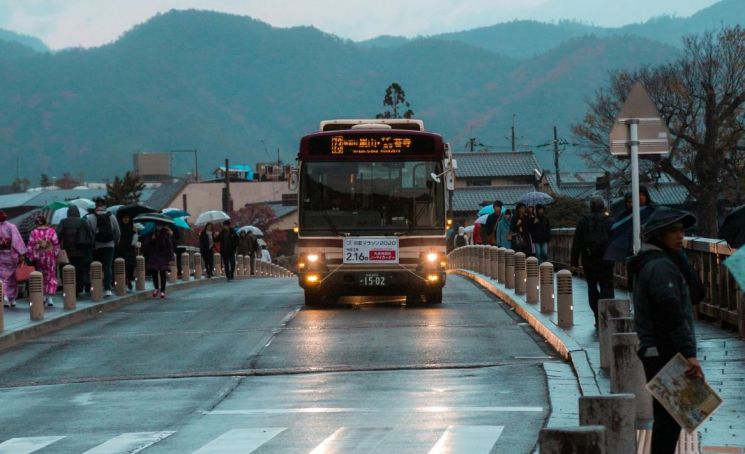 "1만원 때문에 잘리고 억대 퇴직금도 못 받아"…일본판 '2400원 횡령' 터졌다