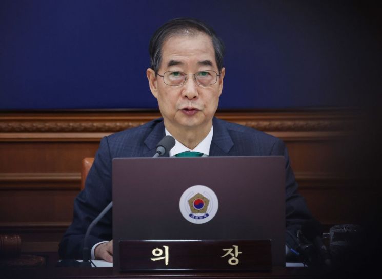 韓대행 "이견없는 과제 중심 추경안 마련…다음 주 초 국회 제출"