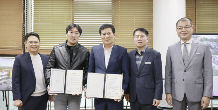 전남 함평군이 지역 내 산업기반 강화 및 일자리 창출을 위해 전략적 투자유치를 위해 ㈜미삭과 총 50억 원 규모의 투자협약을 체결했다. 전남 함평군 제공