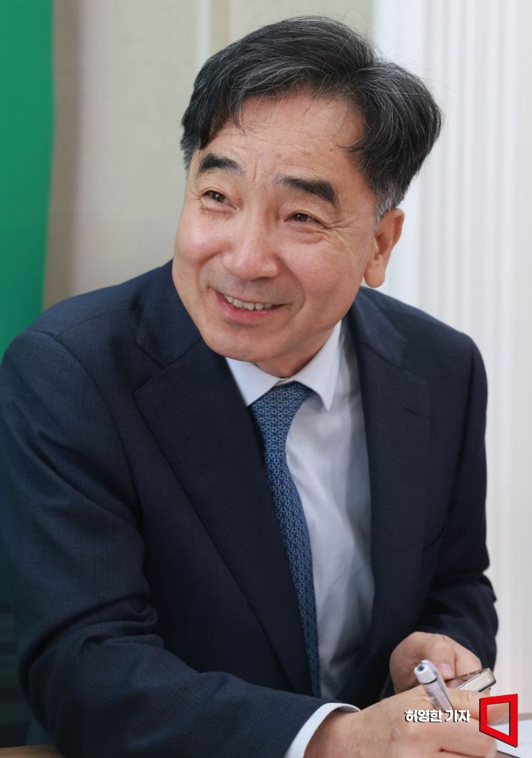 [소종섭의 속터뷰]유종일 "이재명 '성장 전략 짜 달라' 전화"