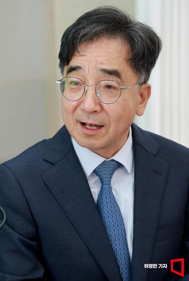 [소종섭의 속터뷰]유종일 "이재명 '성장 전략 짜 달라' 전화"