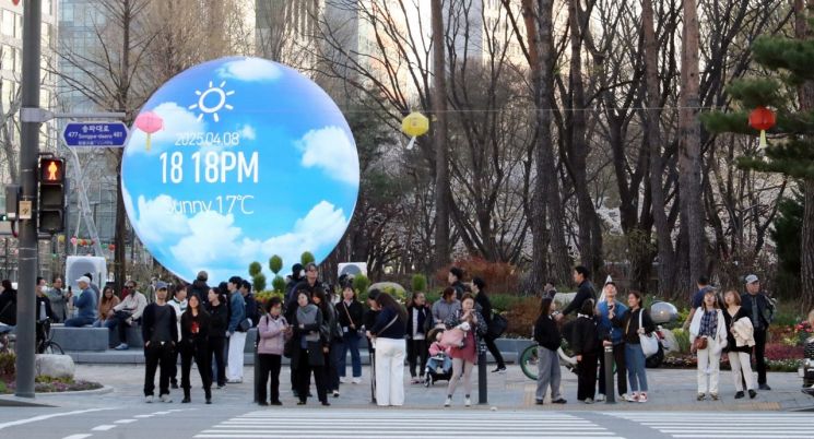 송파 석촌호수 새 명물 '더 스피어(The Sphere)' 외국인 인플루언서 팸투어 